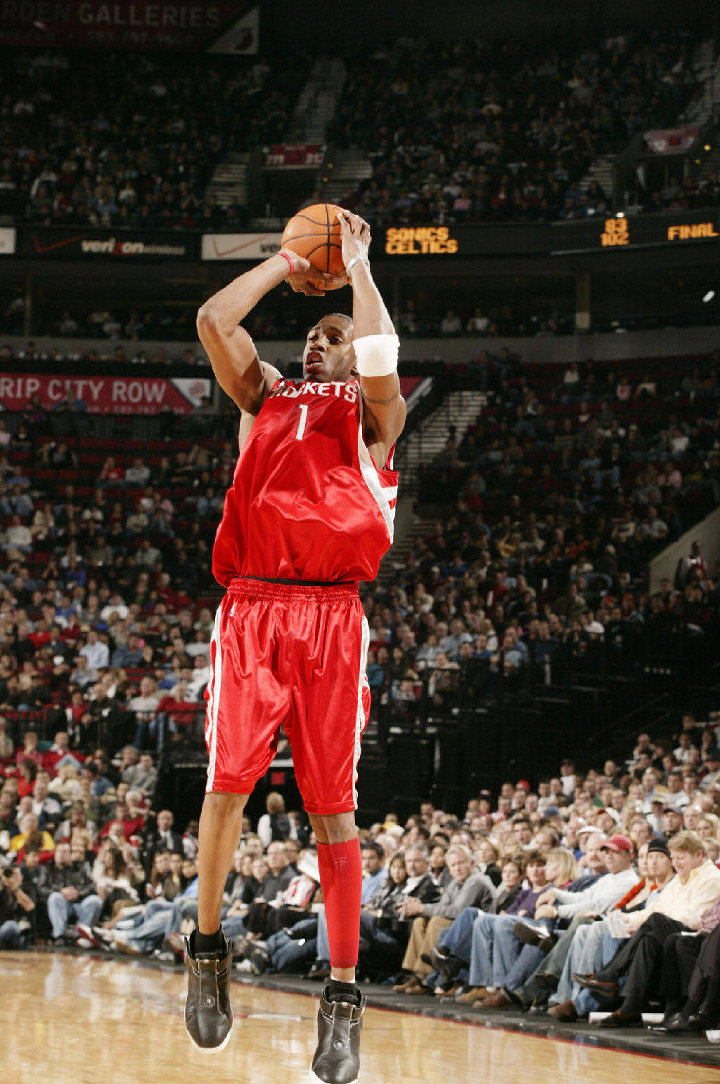 邦本给球队施压，高价没必要留，辽宁铁人引援受阻 李金羽发挥人脉（邦本施压续约，高价不必强留；辽宁铁人引援受阻，李金羽借人脉破局）