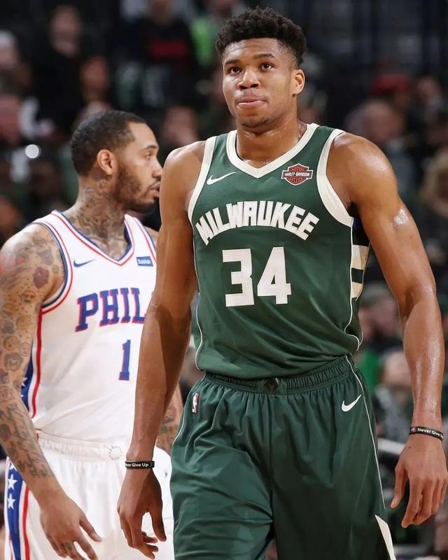 尼克斯近一个月胜场数联盟第一，多项数据位居联盟前列（尼克斯过去一个月胜场称霸联盟，多项统计名列前茅）