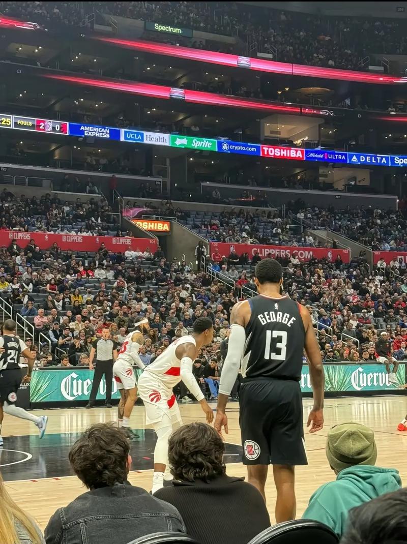 记者：今年是浙江队的过渡赛季，明年球队将重新组建（记者：浙江队本季处于过渡期，明年计划重组）