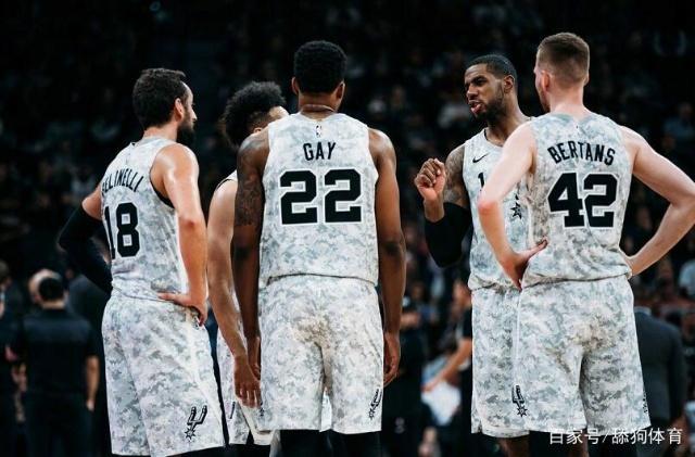 美记：雷迪克曾给予赫伯特·琼斯高度评价，他能帮助湖人冲冠（美媒：雷迪克盛赞赫伯特·琼斯，称其有望助湖人冲击总冠军）