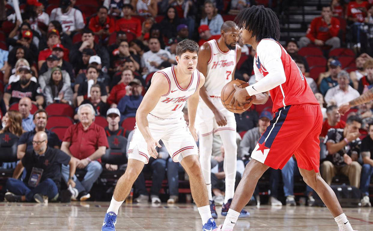 媒体人：山东泰山新赛季教练配置计划是韩鹏+外籍助教（媒体称山东泰山新季教练班底拟为韩鹏搭配外籍助教）