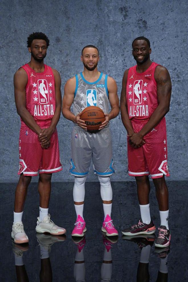 澳超半场：维尔格斯空门破僵，墨尔本胜利暂1-0阿德莱德联（澳超半场战报：维尔格斯空门先拔头筹，墨尔本胜利暂以1-0领先阿德莱德联）