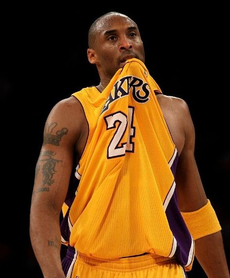 连续两赛季带不同球队欧战做客安菲尔德，阿隆索成历史第三人（阿隆索连续两季率不同球队欧战作客安菲尔德，成史上第三人）