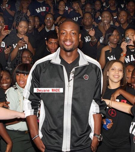 亚精英赛半场：路易斯失单刀+补射中柱，申花暂0-0广岛（亚精英赛半场战报：路易斯单刀失机又补射中柱，申花暂与广岛0-0）