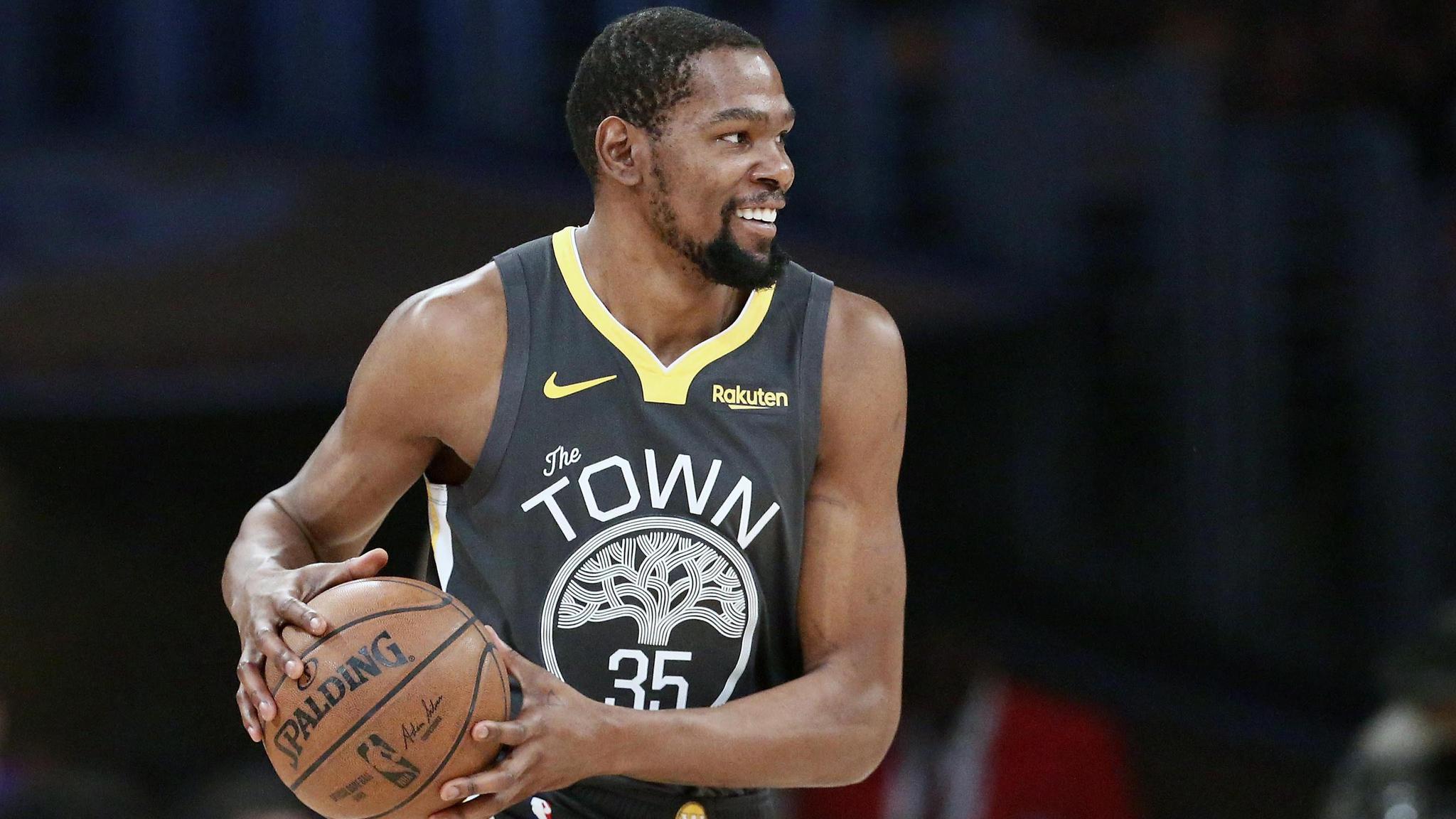 孔蒂：祝贺球员们，必须对他们说谢谢、谢谢、再谢谢（孔蒂：向球员们表示祝贺，我要对他们说三声“谢谢”）