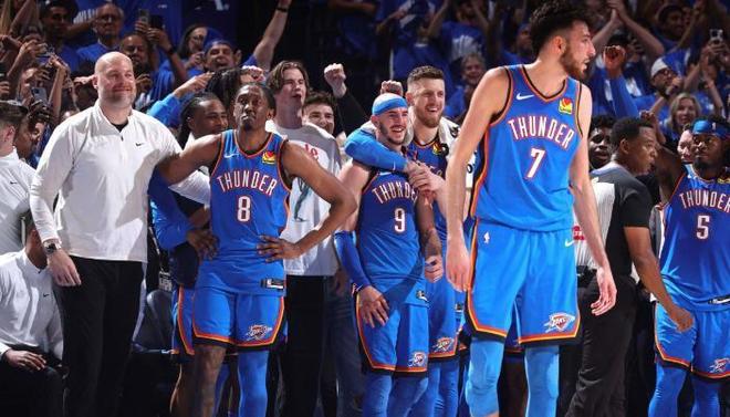 周二竞彩篮球强档：美职篮杯决赛打响 新王即将登基（周二竞彩篮球看点：NBA杯决赛开打 新王加冕在望）