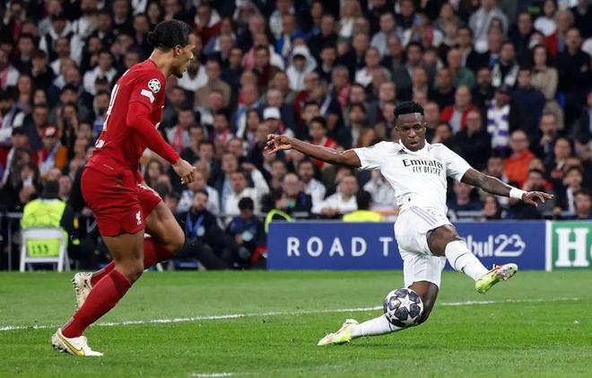 中超末轮前瞻：上海双雄冲击冠军，海牛、梅州争保级最后席位（中超收官战前瞻：上海双雄争冠，海牛与梅州冲刺最后保级名额）