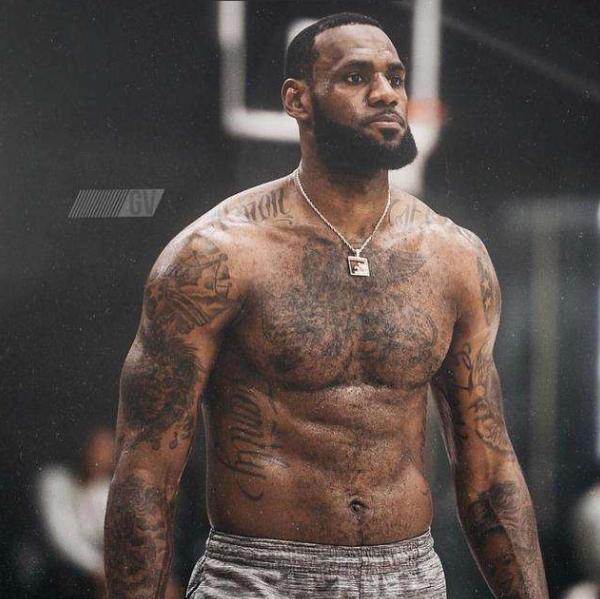 NBA：湖人遭遇惨败 浓眉受困犯规困扰（NBA：湖人大比分失利，浓眉深陷犯规困境）