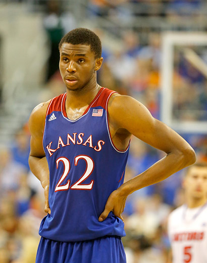 山东后场展最强模式！高诗岩统治决胜期，谢智杰于德豪攻守一体（山东后场火力全开！高诗岩统治末节决胜，谢智杰、于德豪攻防俱佳）