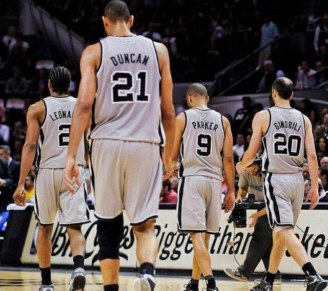 巴西前锋胡尔克39岁仍在巅峰状态！胡尔克在本赛季...（39岁胡尔克巅峰不减：巴西锋霸本赛季持续高光）