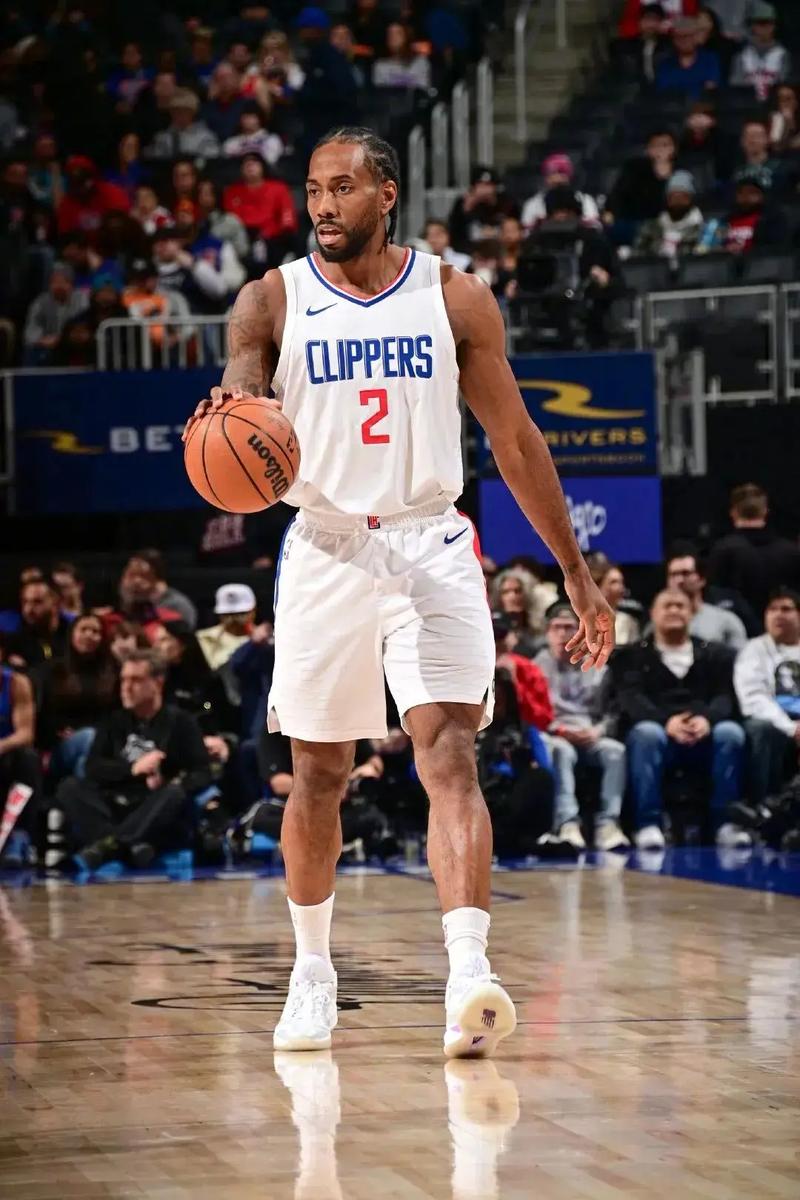 科隆vs法兰克福：卡明斯基、侯赛因巴希奇首发，格策、堂安律出战（科隆对阵法兰克福：卡明斯基、侯赛因巴希奇先发，格策、堂安律登场）