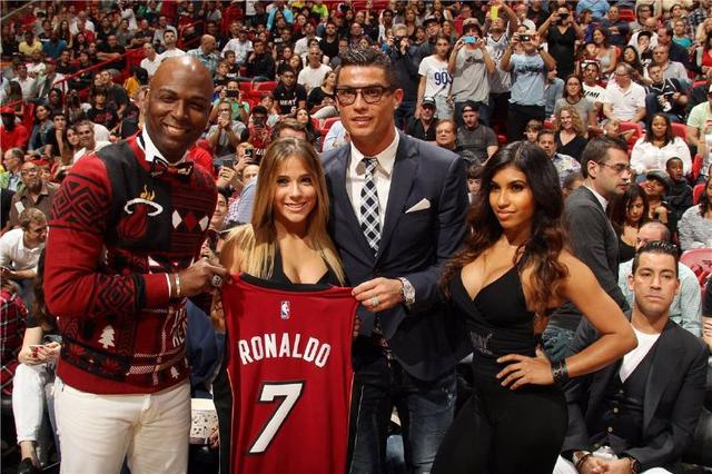 欧冠淘汰赛前瞻：拜仁客战巴黎,（欧冠淘汰赛看点：拜仁做客挑战巴黎）