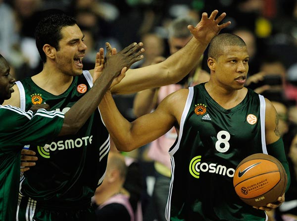 足球欧冠淘汰赛对阵激烈，主帅直言无弱旅（欧冠淘汰赛鏖战正酣，主帅坦言没有弱旅）