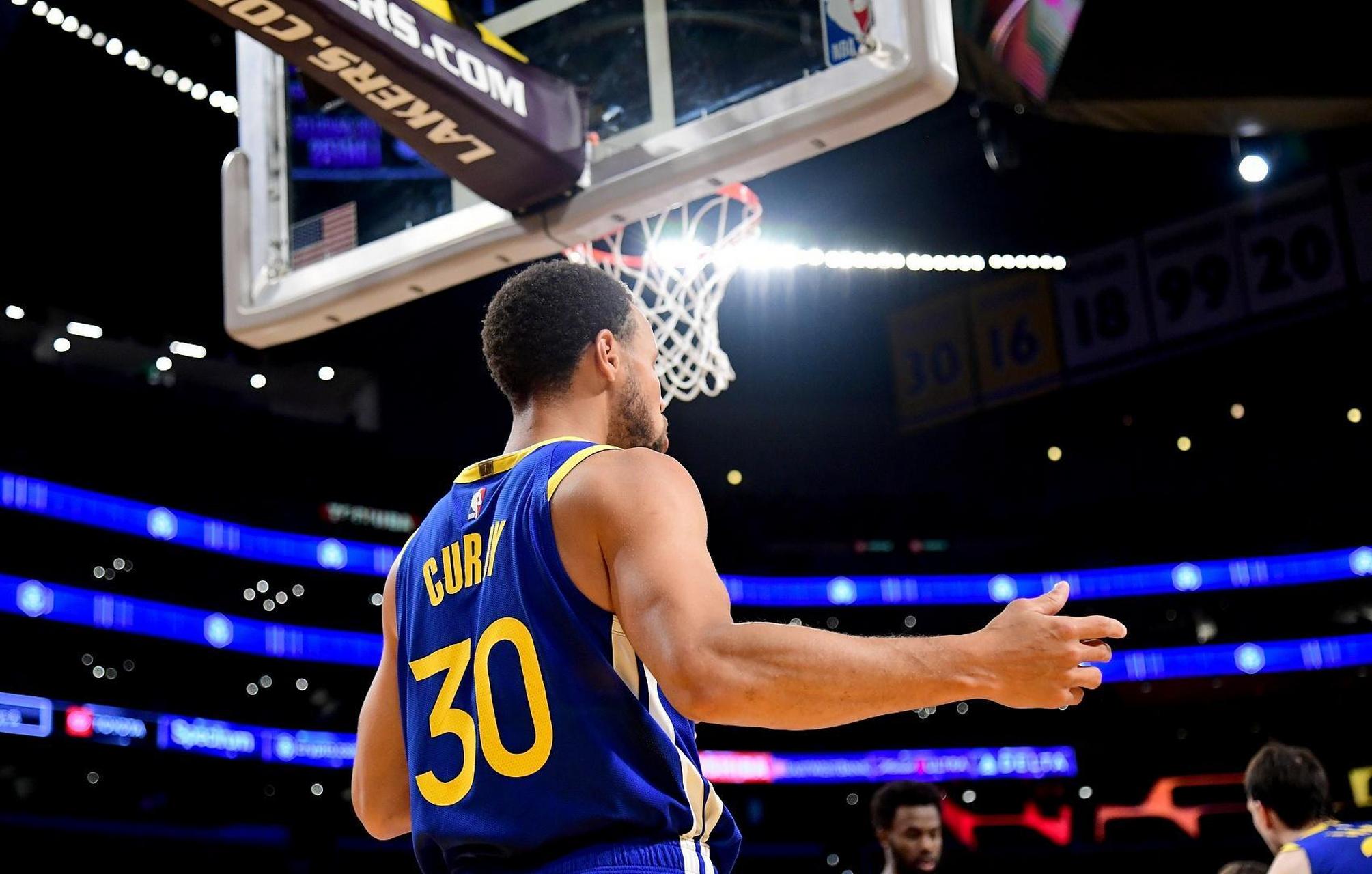 杨曦皓赛场表现惊艳，4中4高效得分（杨曦皓闪耀赛场，四投全中高效得分）