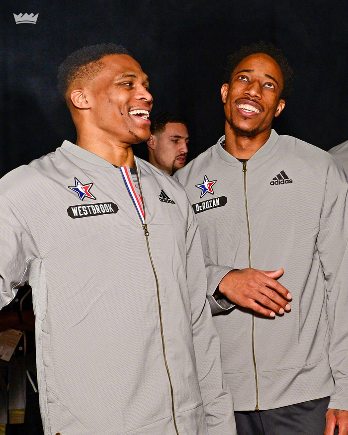 荣耀加身！大连可为夺季军直通中乙，教练球员揽获多个奖项（载誉而归！大连可为摘得季军直升中乙，教练与球员收获多项殊荣）